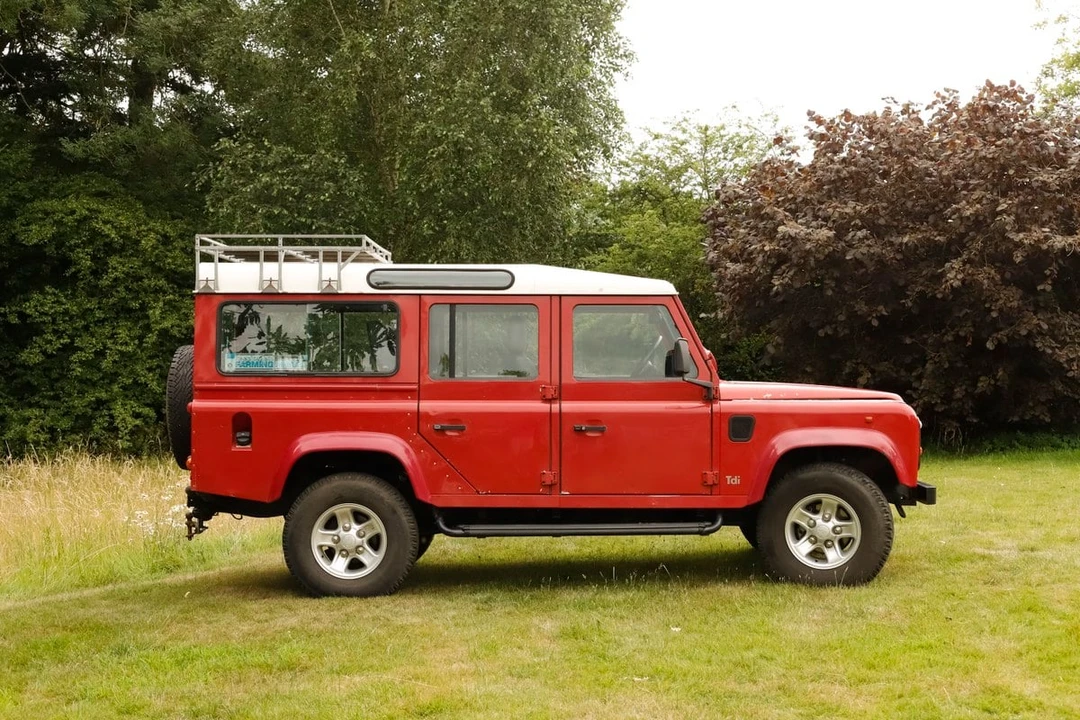 1995 Land Rover Defender 110 - Image 9 of 30