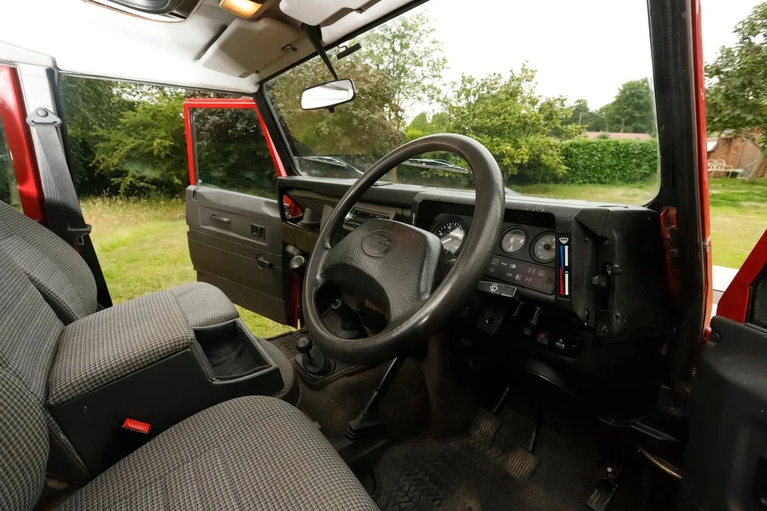 1995 Land Rover Defender 110 - Image 30 of 30