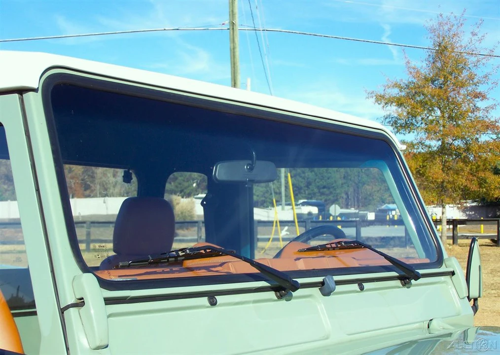 1995 Land Rover Defender 110 - Image 22 of 24