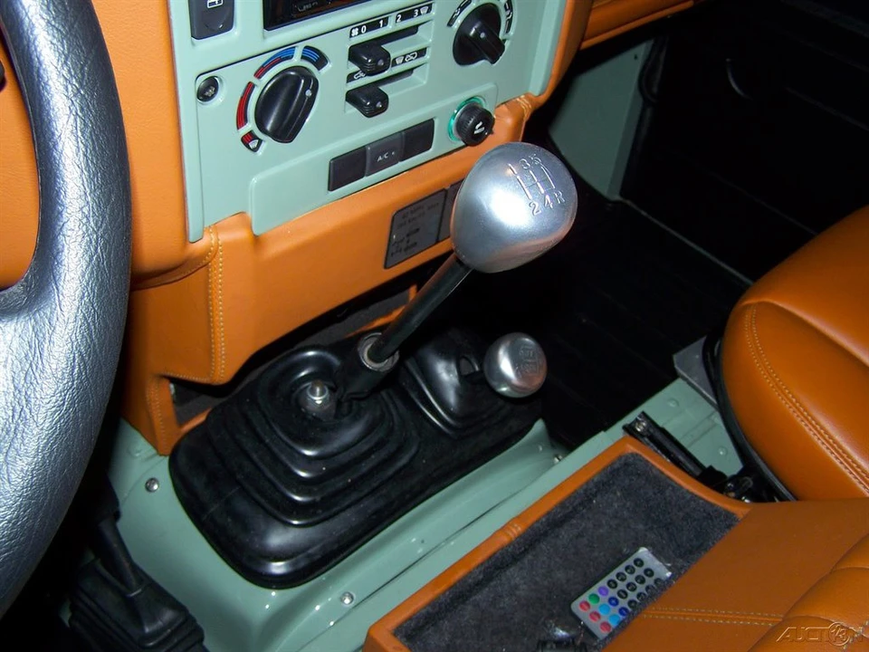 1995 Land Rover Defender 110 - Image 11 of 21