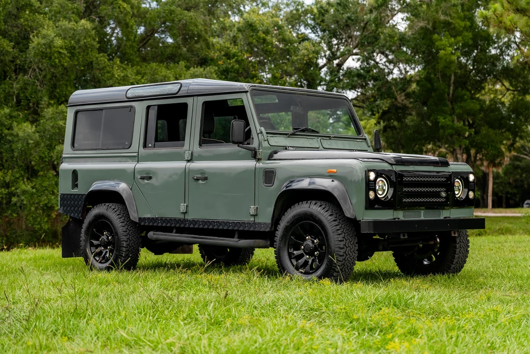 1995 Land Rover Defender 110 - Image 6 of 31