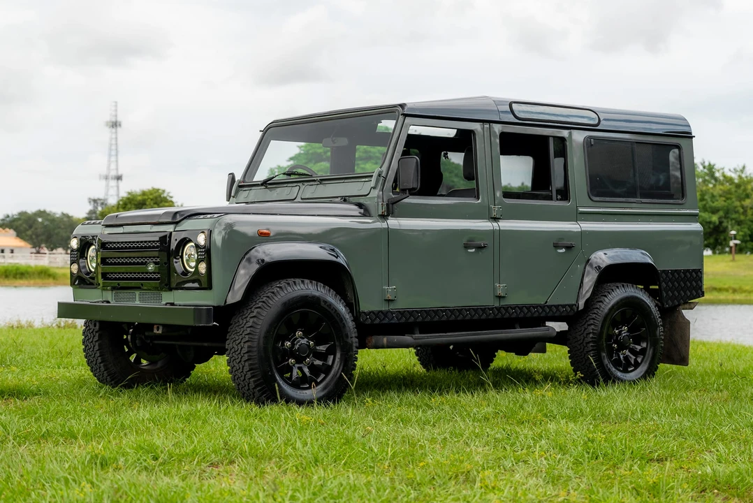 1995 Land Rover Defender 110 - Image 2 of 31