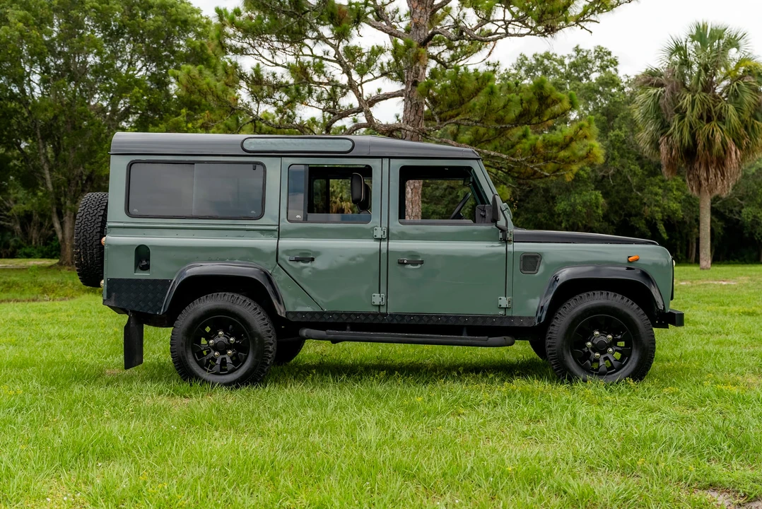 1995 Land Rover Defender 110 - Image 9 of 31