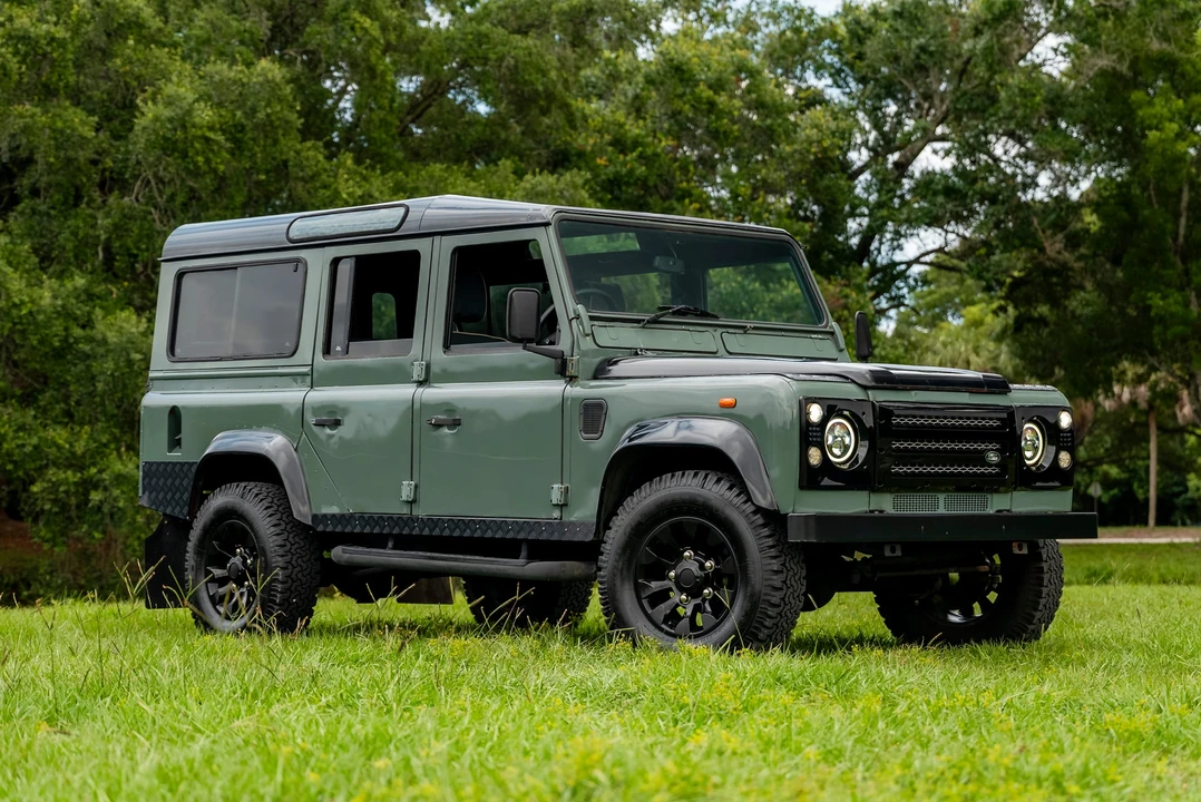 1995 Land Rover Defender 110 - Image 5 of 31