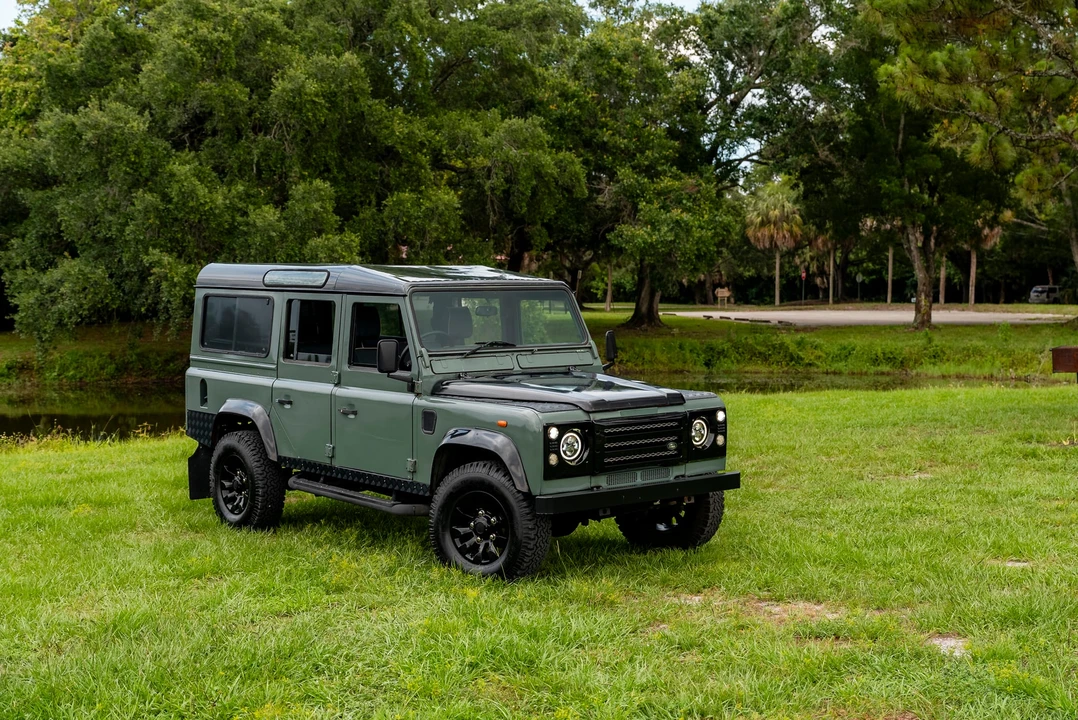 1995 Land Rover Defender 110 - Image 8 of 31