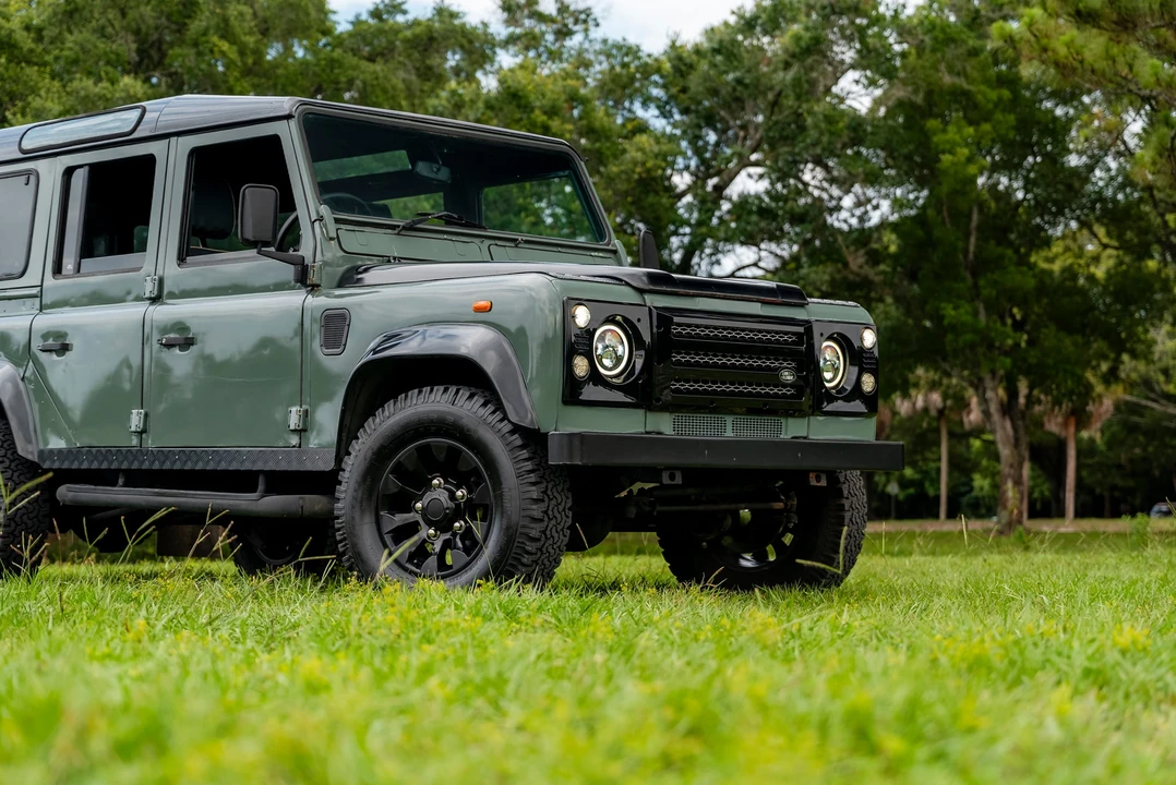 1995 Land Rover Defender 110 - Image 17 of 31