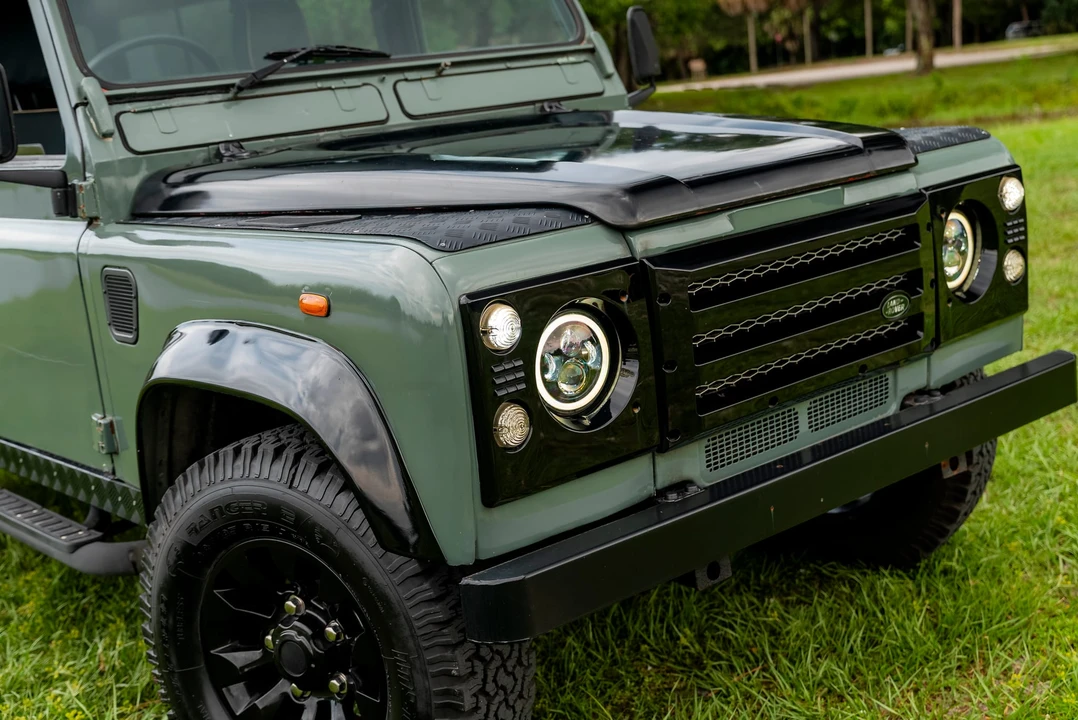 1995 Land Rover Defender 110 - Image 19 of 31