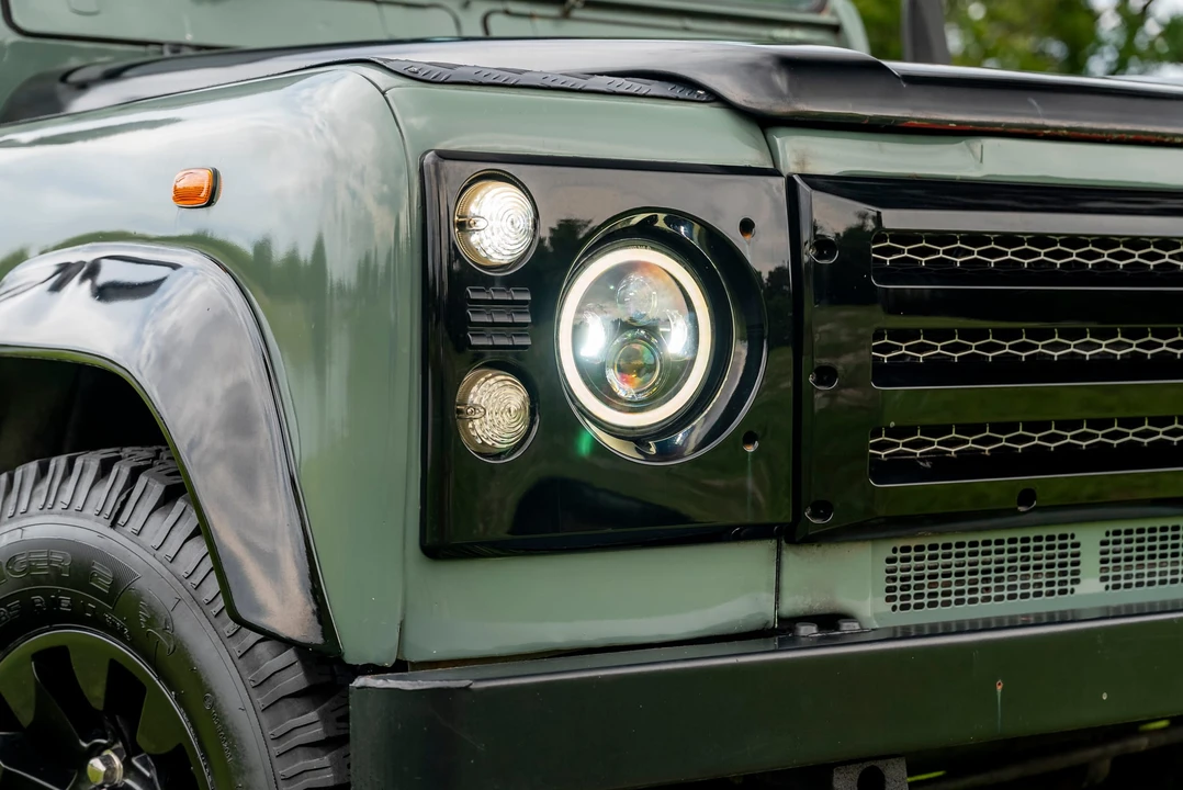 1995 Land Rover Defender 110 - Image 25 of 31