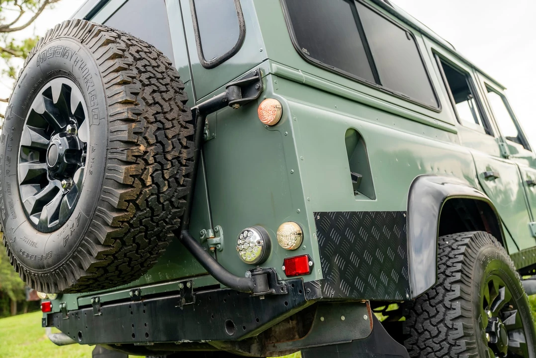 1995 Land Rover Defender 110 - Image 30 of 31