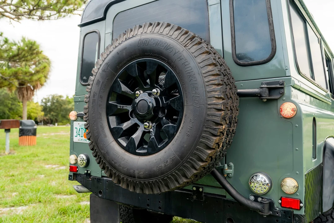 1995 Land Rover Defender 110 - Image 31 of 31