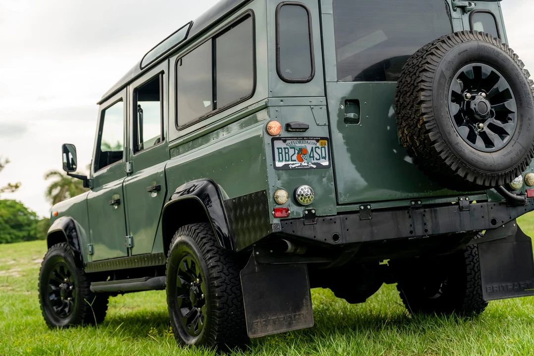 1995 Land Rover Defender 110 - Image 16 of 31