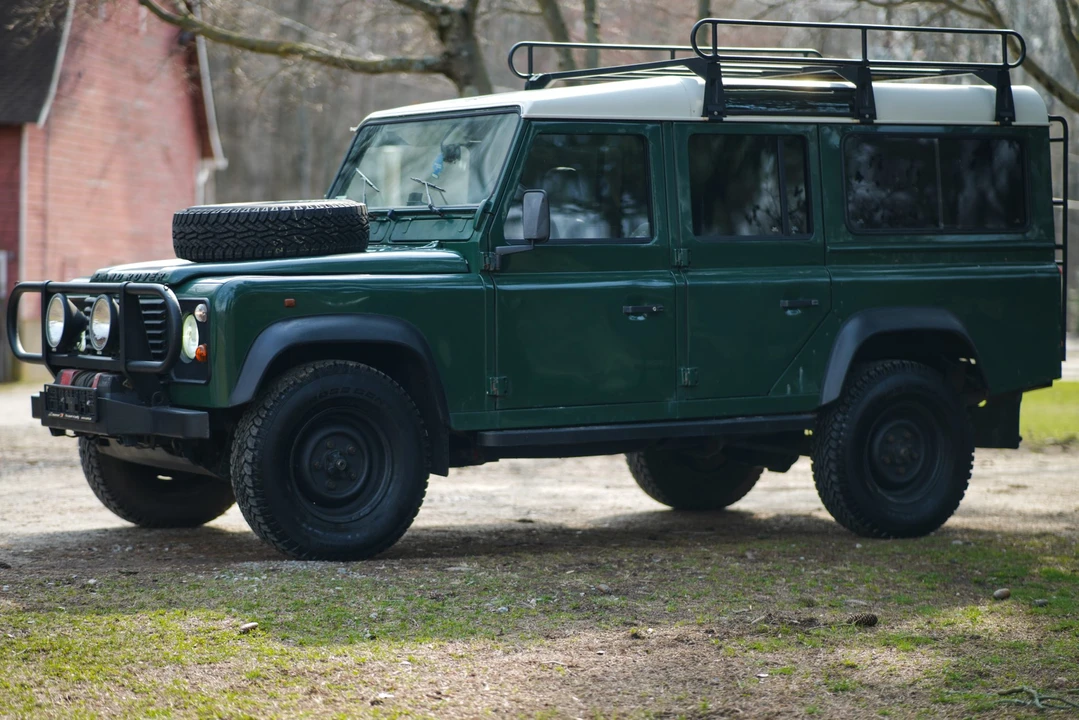 1995 Land Rover Defender 110 - Image 2 of 31
