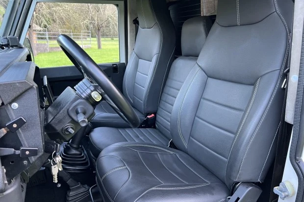 1995 Land Rover Defender 110 - Image 4 of 9