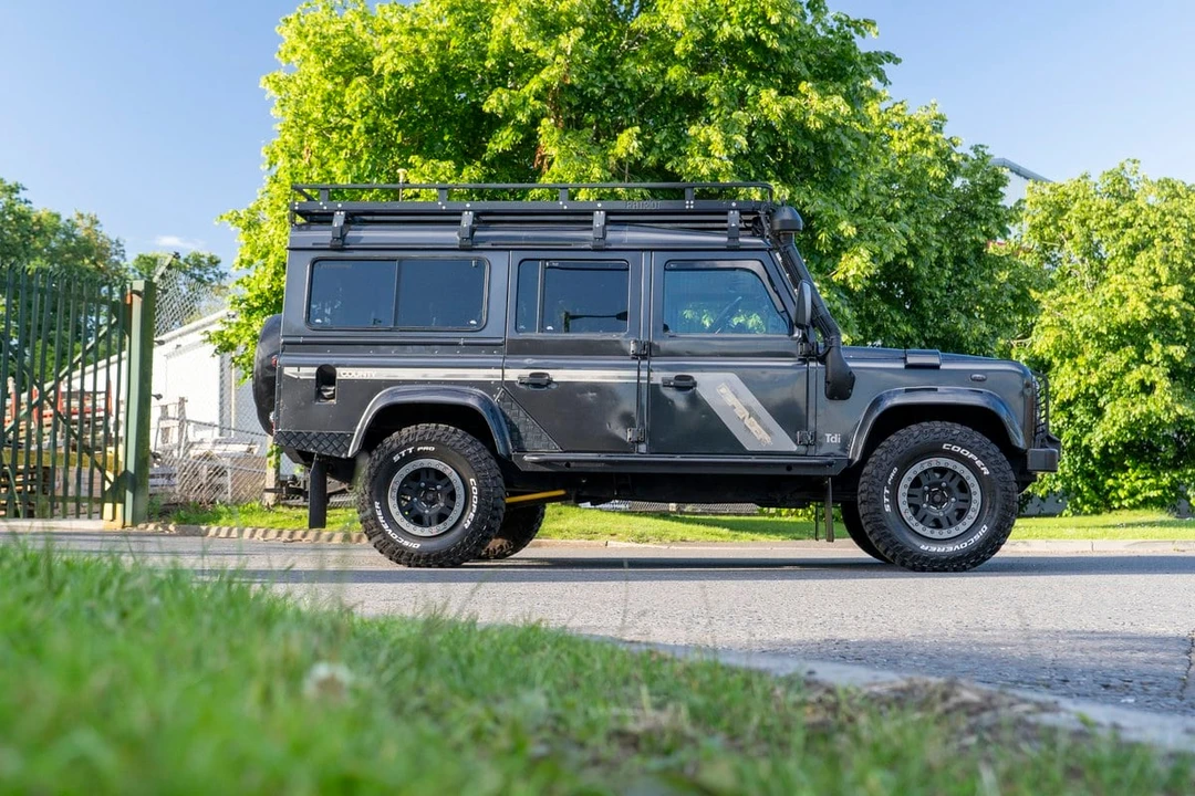 1995 Land Rover Defender 110 - Image 9 of 30