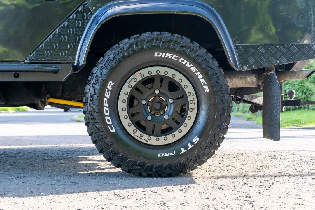 1995 Land Rover Defender 110 - Image 16 of 30