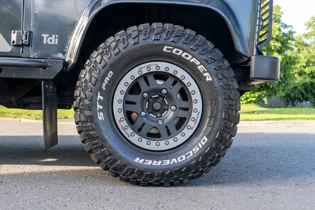 1995 Land Rover Defender 110 - Image 18 of 30