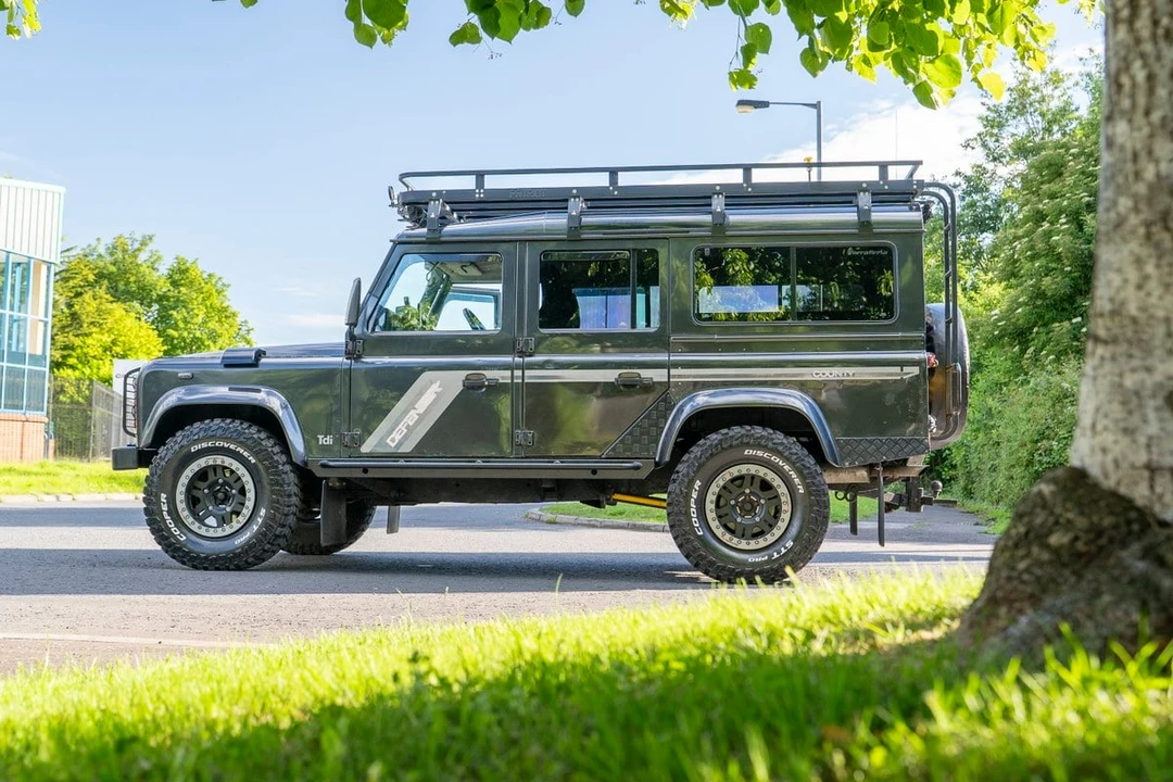 1995 Land Rover Defender 110 - Image 5 of 30