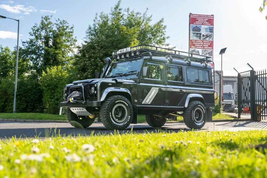 1995 Land Rover Defender 110 - Image 6 of 30