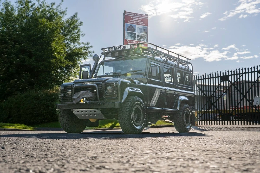 1995 Land Rover Defender 110 - Image 7 of 30