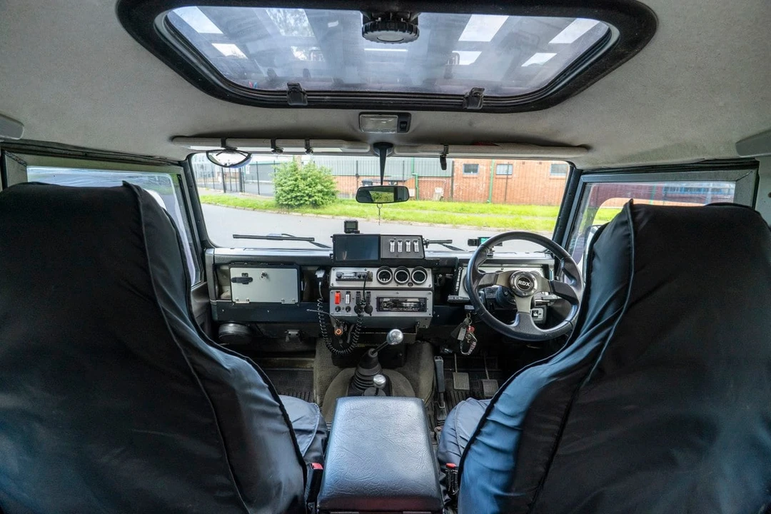 1995 Land Rover Defender 110 - Image 20 of 30