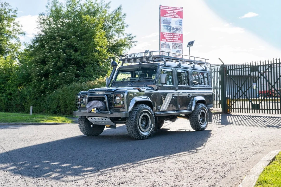 1995 Land Rover Defender 110 - Image 2 of 30