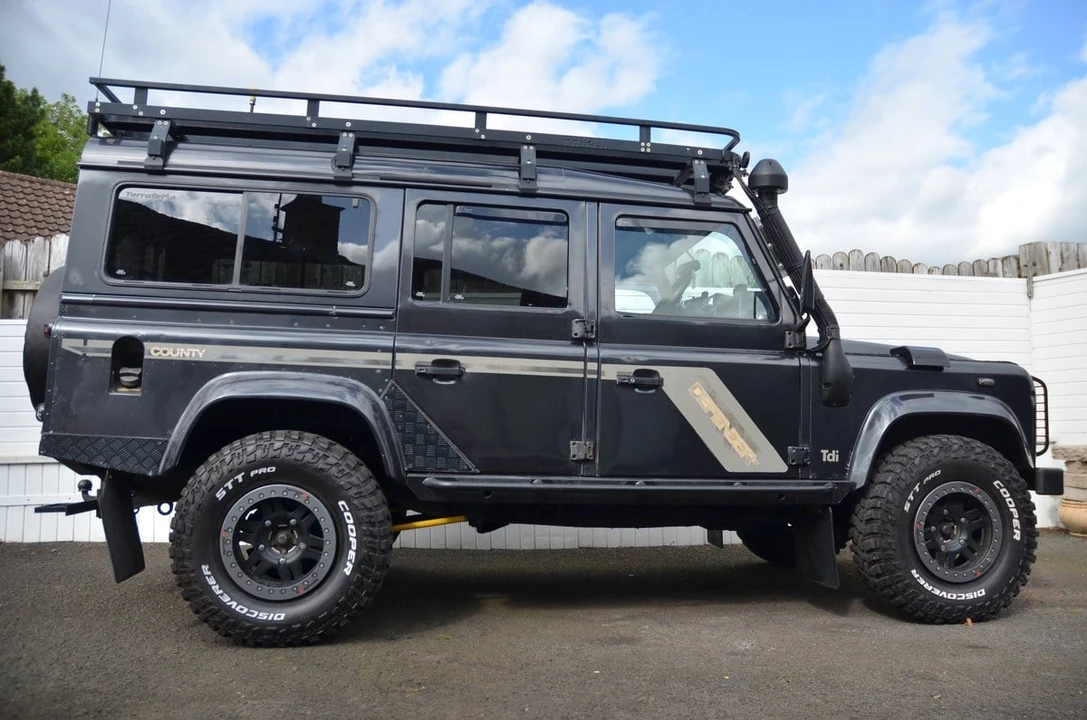 1995 Land Rover Defender 110 - Image 13 of 30
