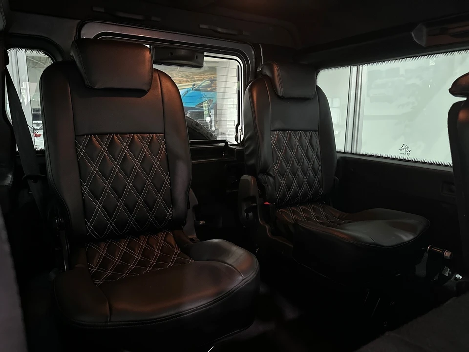 1995 Land Rover Defender 110 - Image 7 of 31