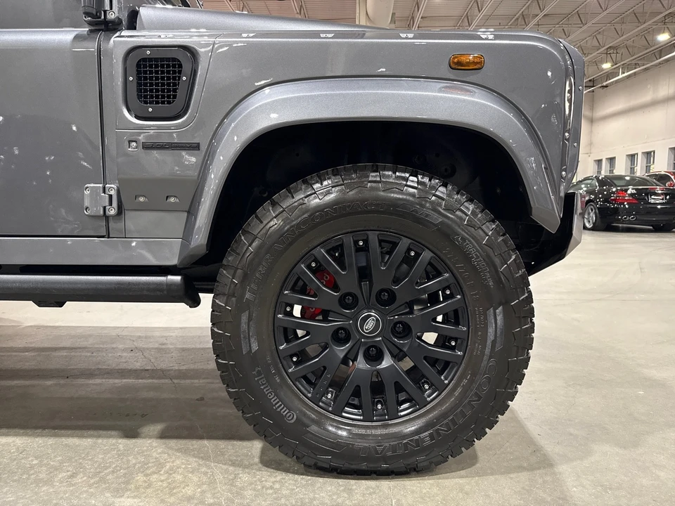 1995 Land Rover Defender 110 - Image 14 of 31