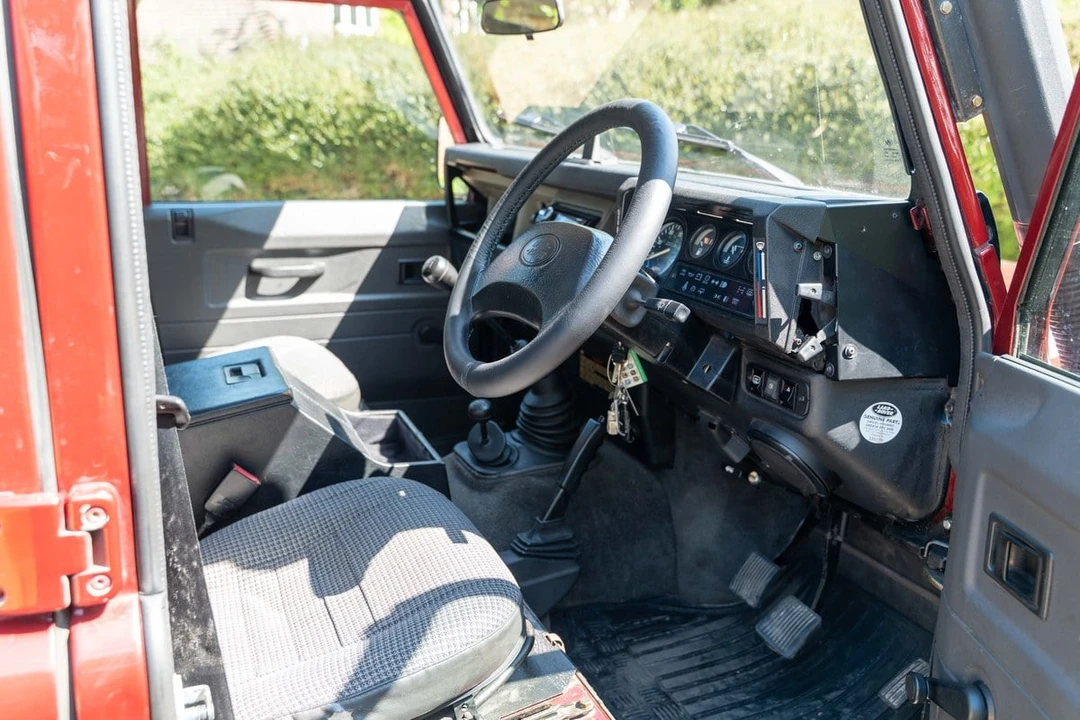 1995 Land Rover Defender 110 - Image 3 of 31