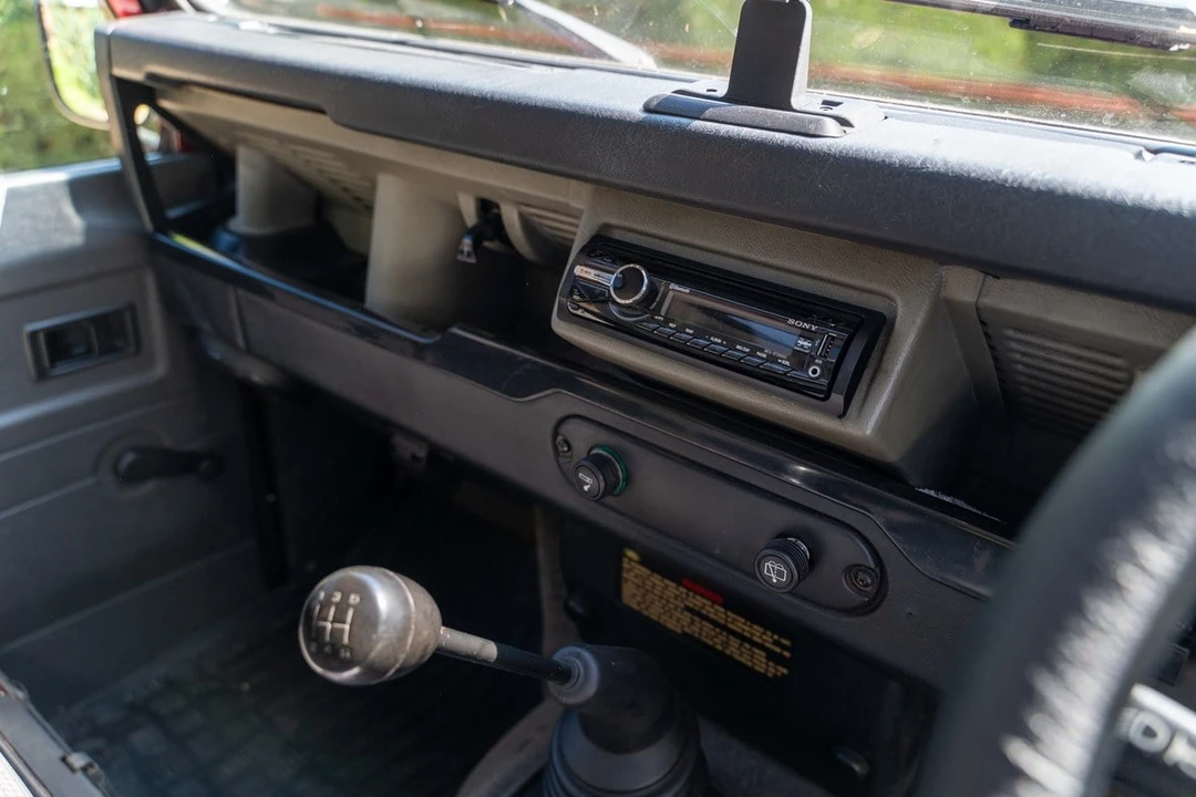 1995 Land Rover Defender 110 - Image 28 of 31