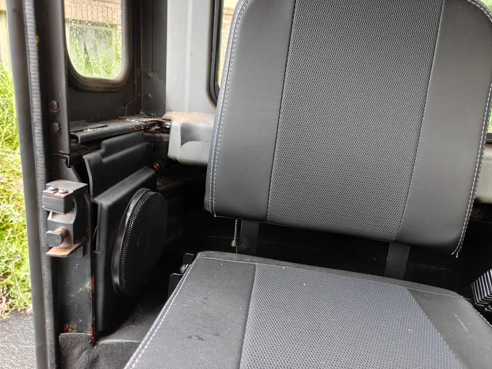 1995 Land Rover Defender 110 - Image 7 of 13