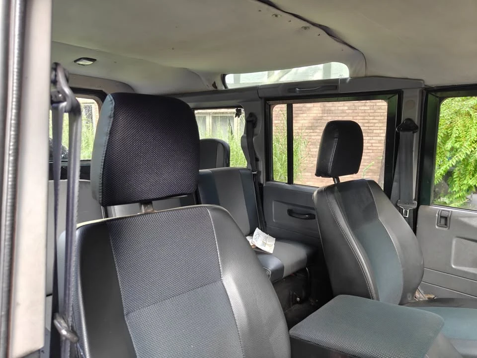 1995 Land Rover Defender 110 - Image 11 of 13