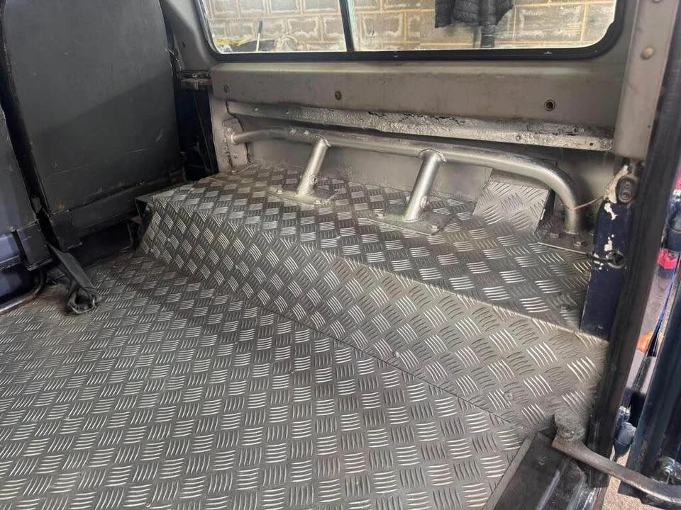 1995 Land Rover Defender 110 - Image 6 of 9
