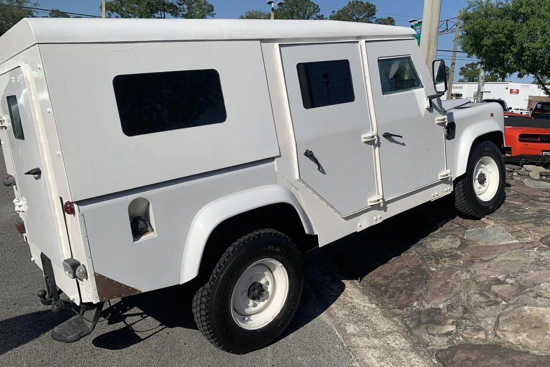 1995 Land Rover Defender 110 - Image 4 of 31