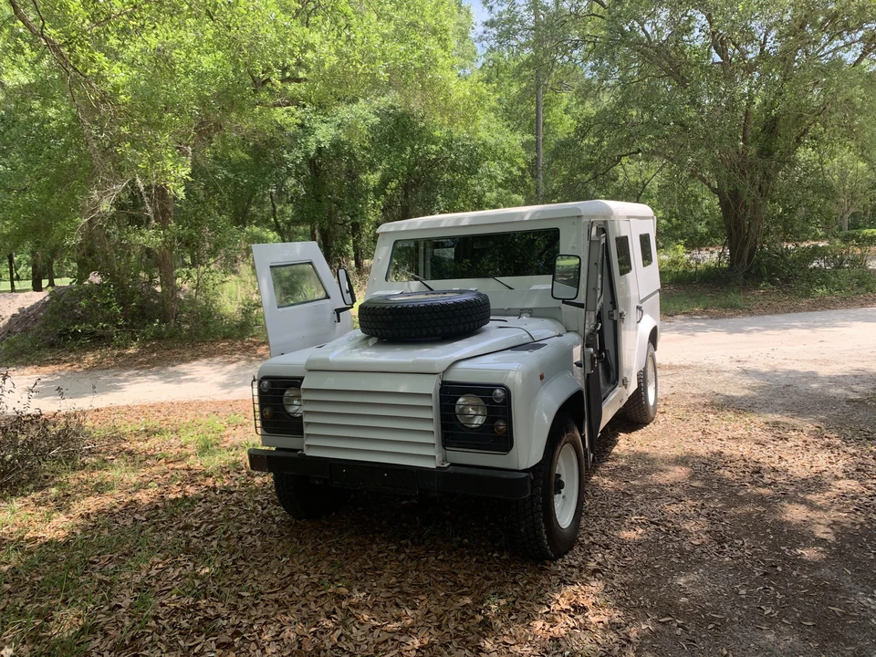 1995 Land Rover Defender 110 - Image 8 of 31