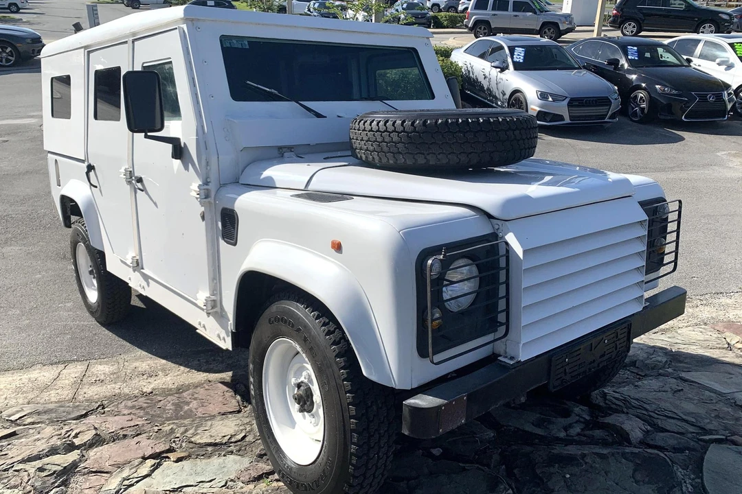 1995 Land Rover Defender 110 - Image 3 of 31