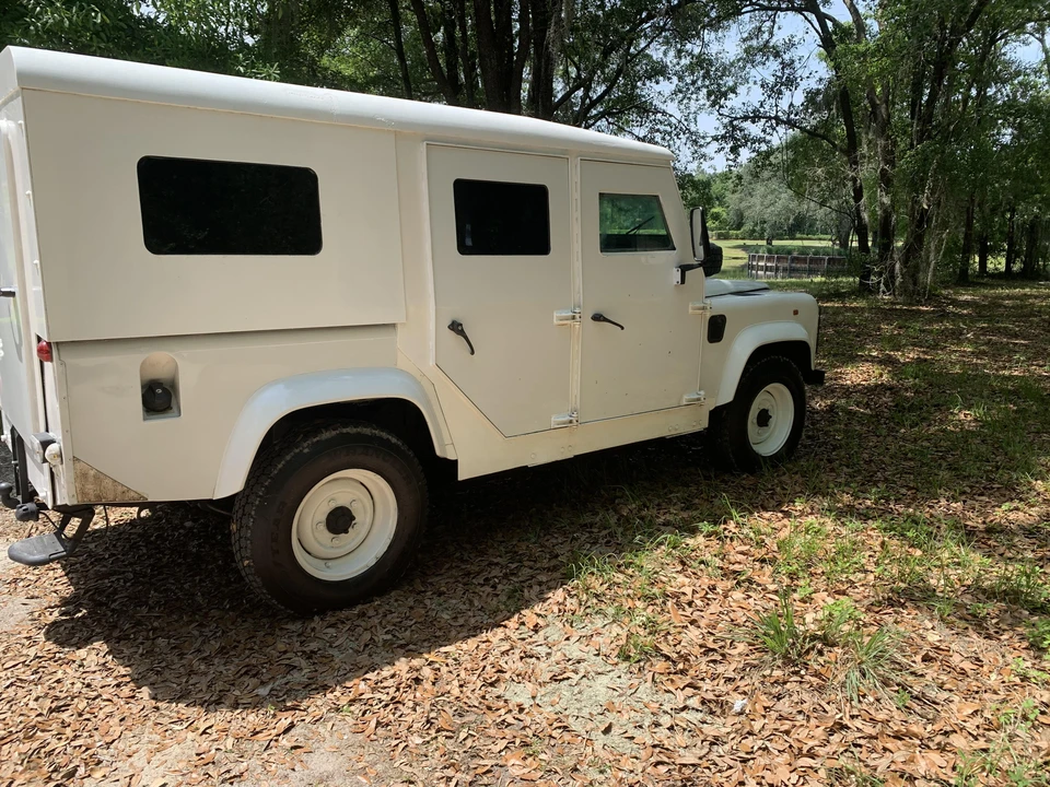1995 Land Rover Defender 110 - Image 14 of 31