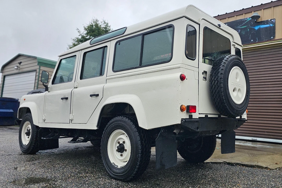 1995 Land Rover Defender 110 - Image 4 of 31