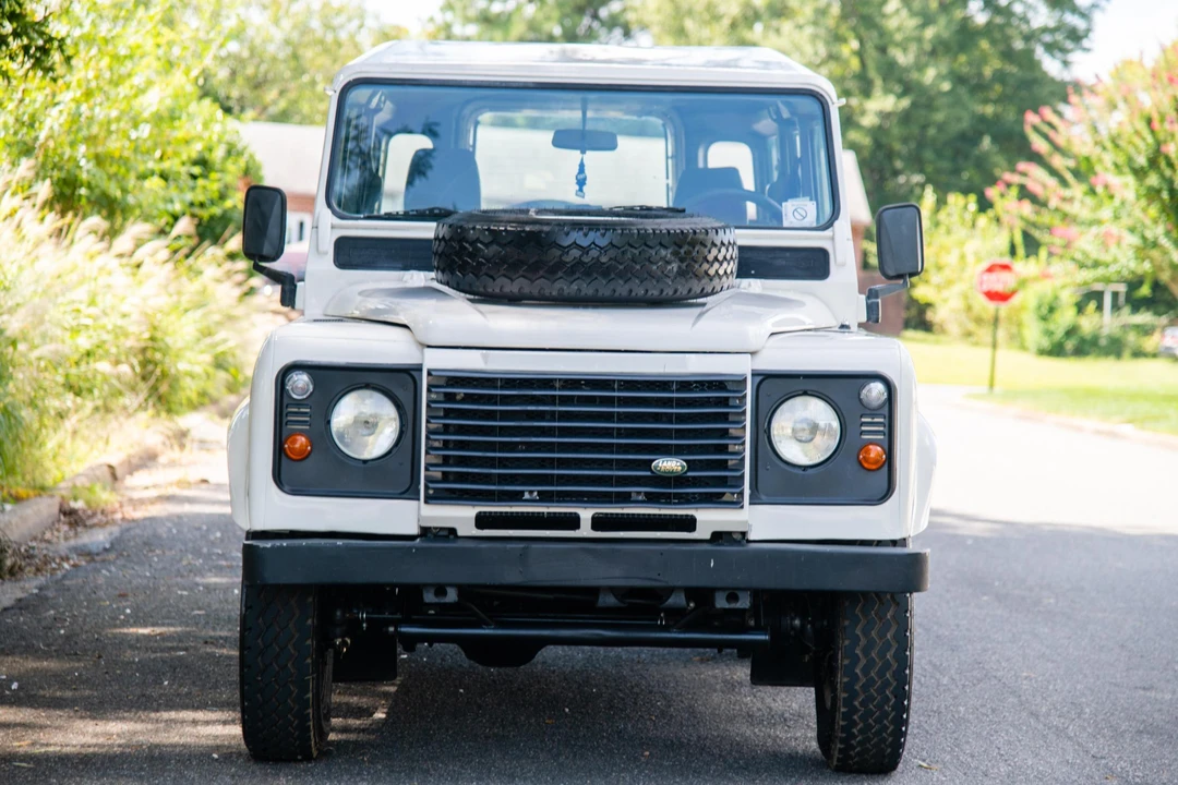 1995 Land Rover Defender 110 - Image 2 of 31