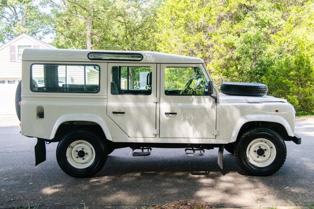 1995 Land Rover Defender 110 - Image 10 of 31