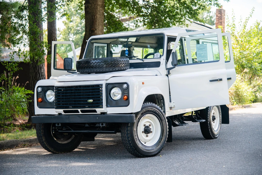 1995 Land Rover Defender 110 - Image 11 of 31