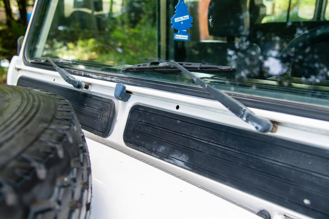 1995 Land Rover Defender 110 - Image 17 of 31