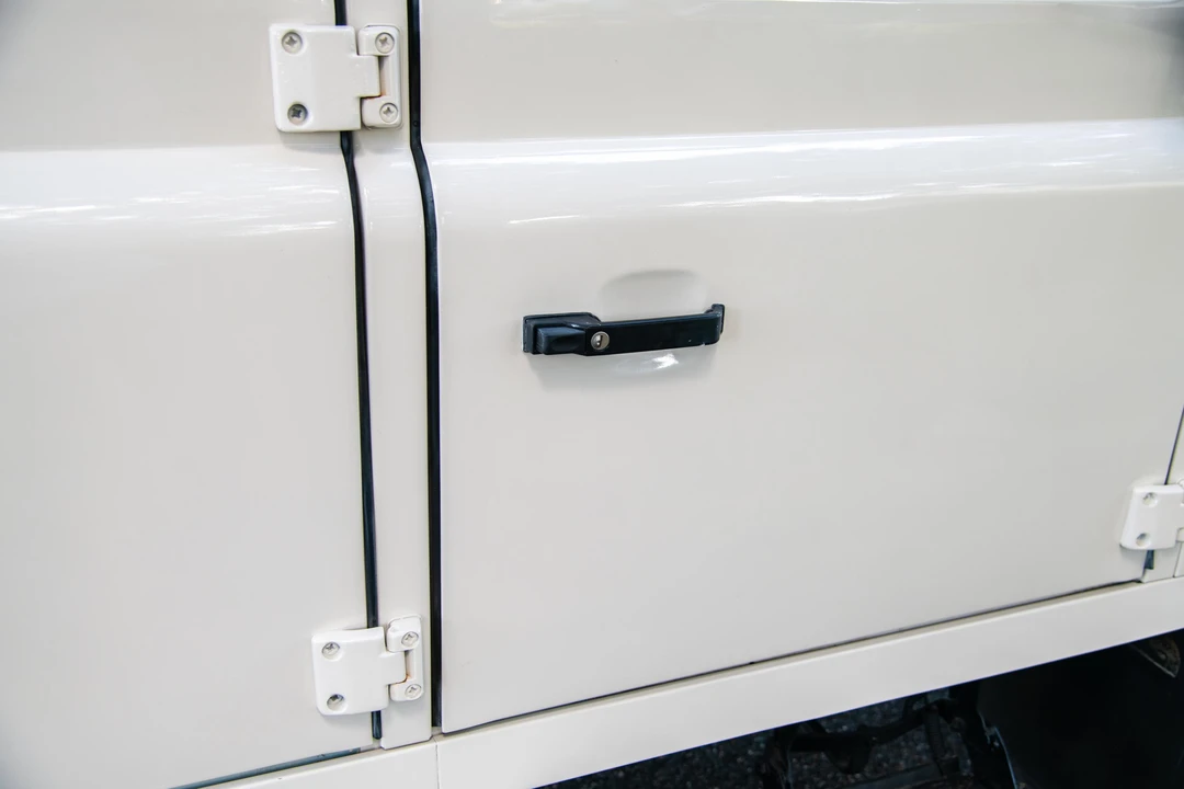 1995 Land Rover Defender 110 - Image 30 of 31
