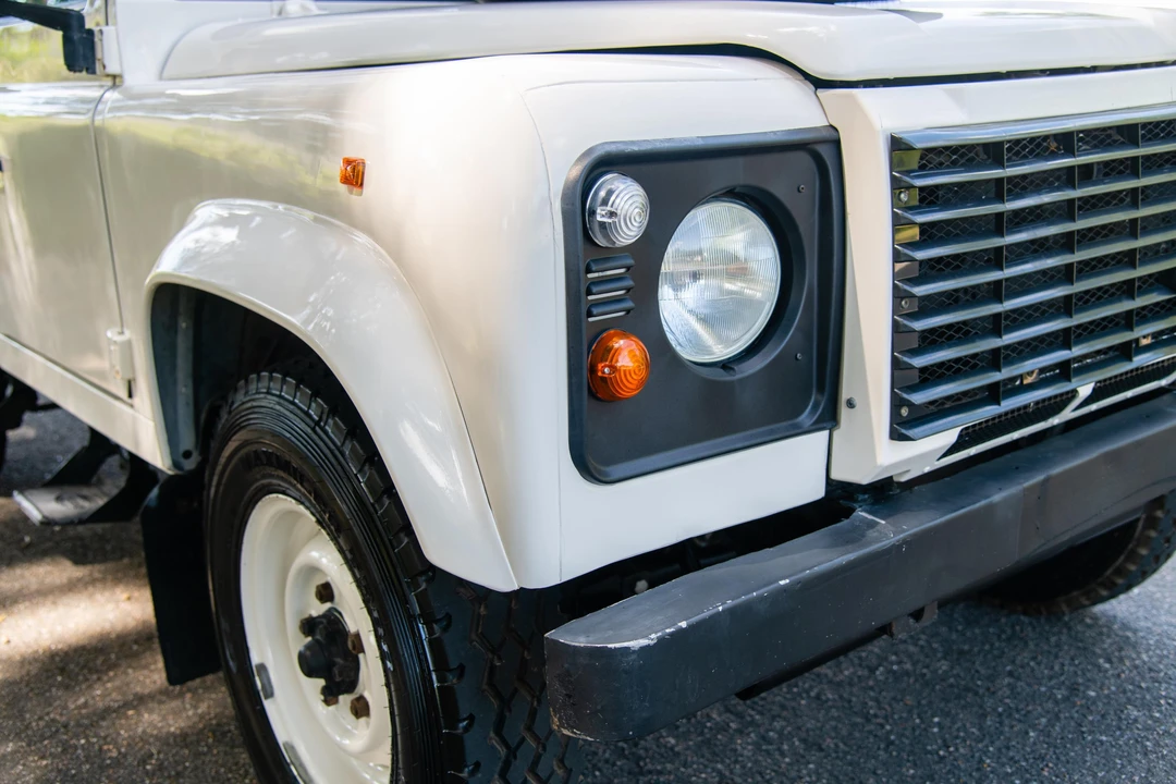 1995 Land Rover Defender 110 - Image 13 of 31