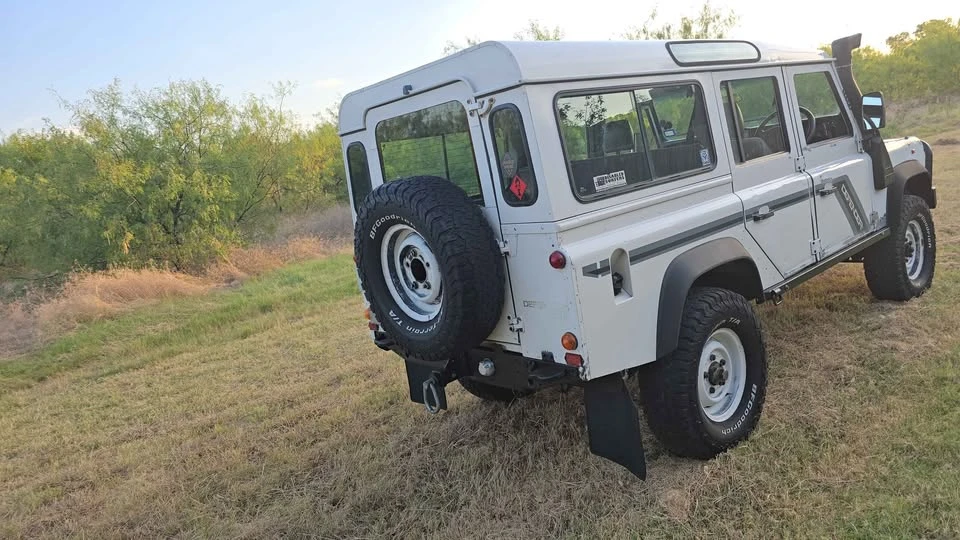 1995 Land Rover Defender 110 - Image 5 of 20