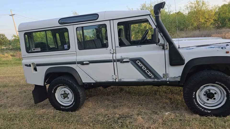 1995 Land Rover Defender 110 - Image 4 of 20