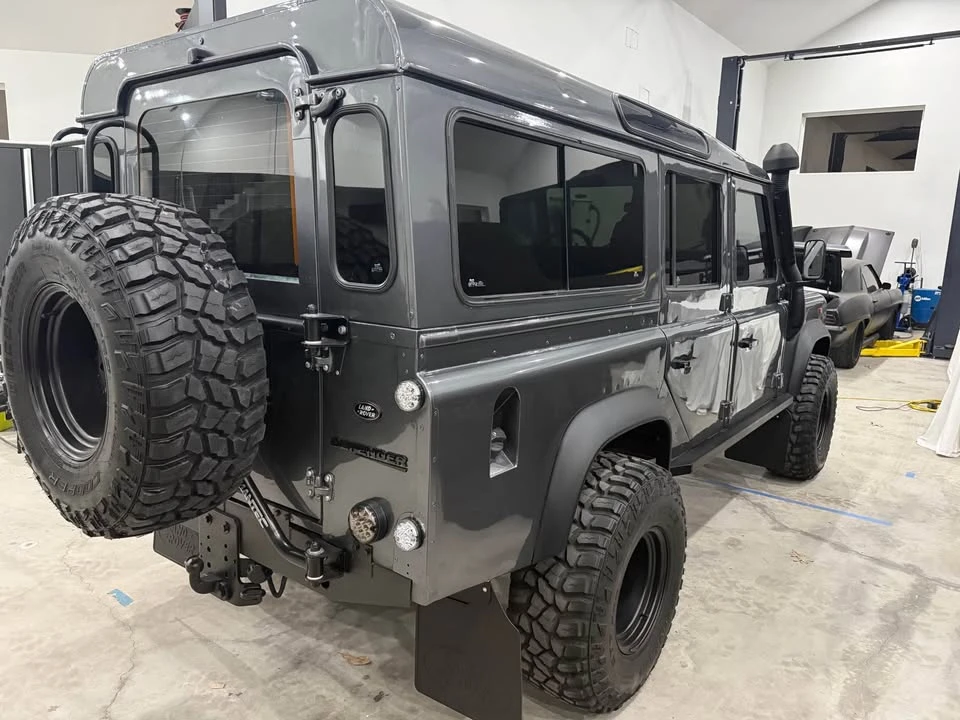 1995 Land Rover Defender 110 - Image 3 of 11