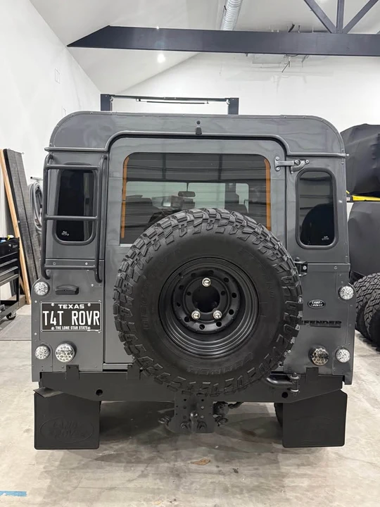 1995 Land Rover Defender 110 - Image 4 of 11