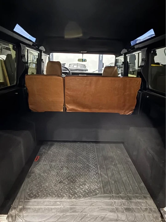 1995 Land Rover Defender 110 - Image 10 of 11