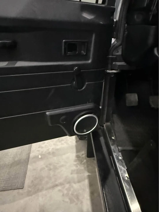 1995 Land Rover Defender 110 - Image 9 of 11